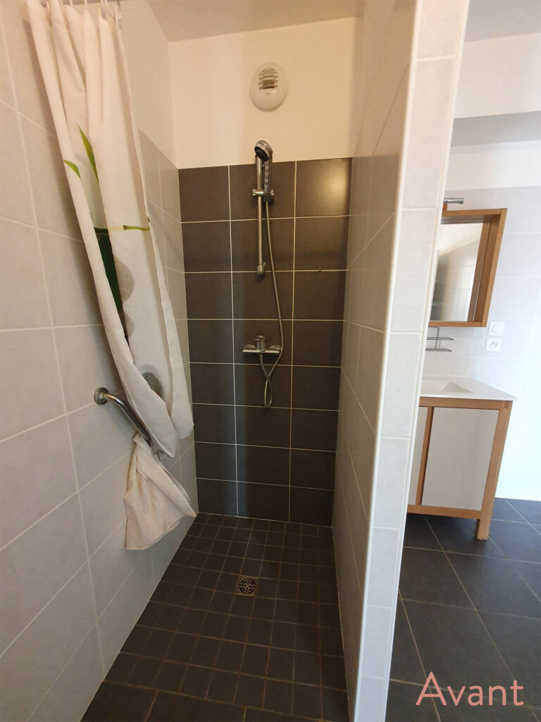 Avant rénovation d'une salle de bain en cuisine à Saint-Gilles-Croix-de-Vie (85)