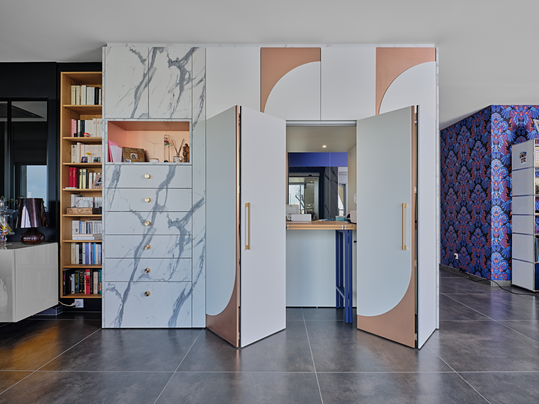 Un meuble couture sur mesure adapté aux besoins de la couturières par Lydie Pineau, architecte d'intérieur aux sables d'Olonne