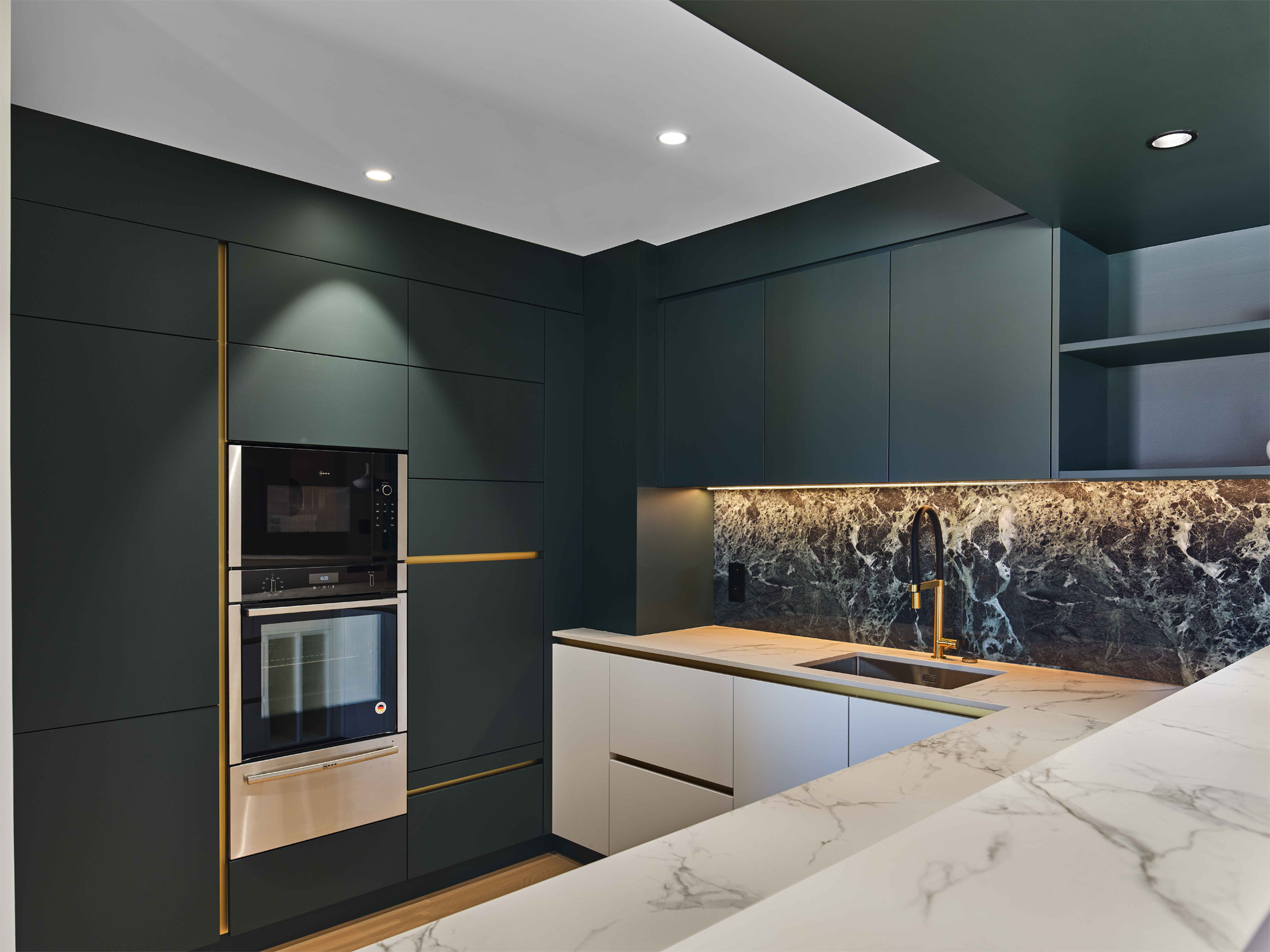 cuisine sur mesure haut de gamme by lydie pineau architecte d'intérieur saint gilles croix de vie